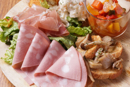 東京都の要請により、20:00までの時短営業をしております。