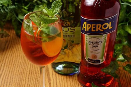 夏季限定のカクテル『アペロール・スプリッツ』が新登場★